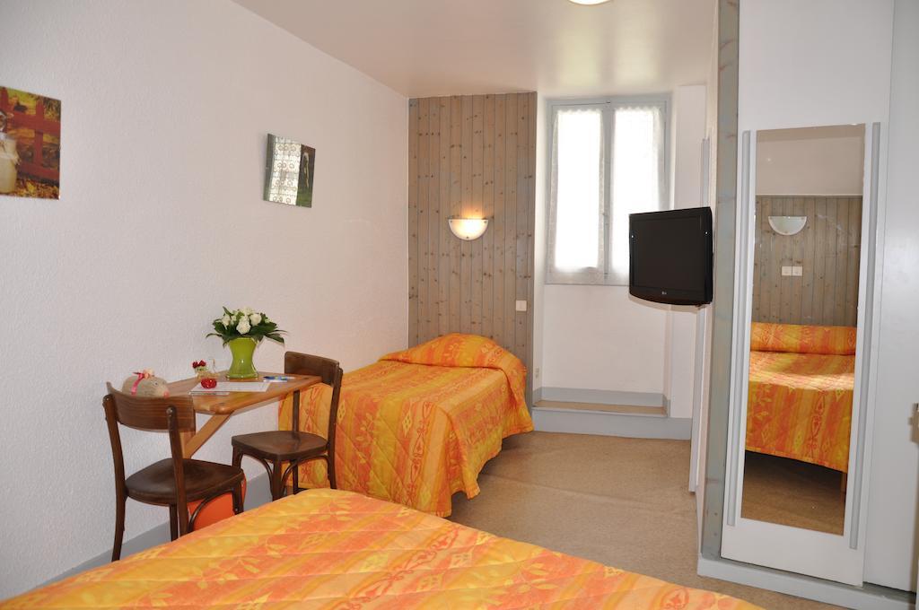 Hotel De La Grotte Aix-les-Bains Room photo